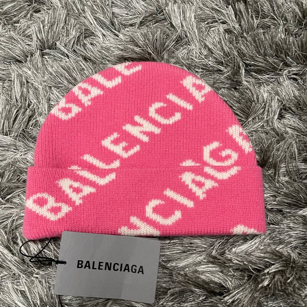 BALENCIAGA ALLOVER LOGO BEANIE IN PINK